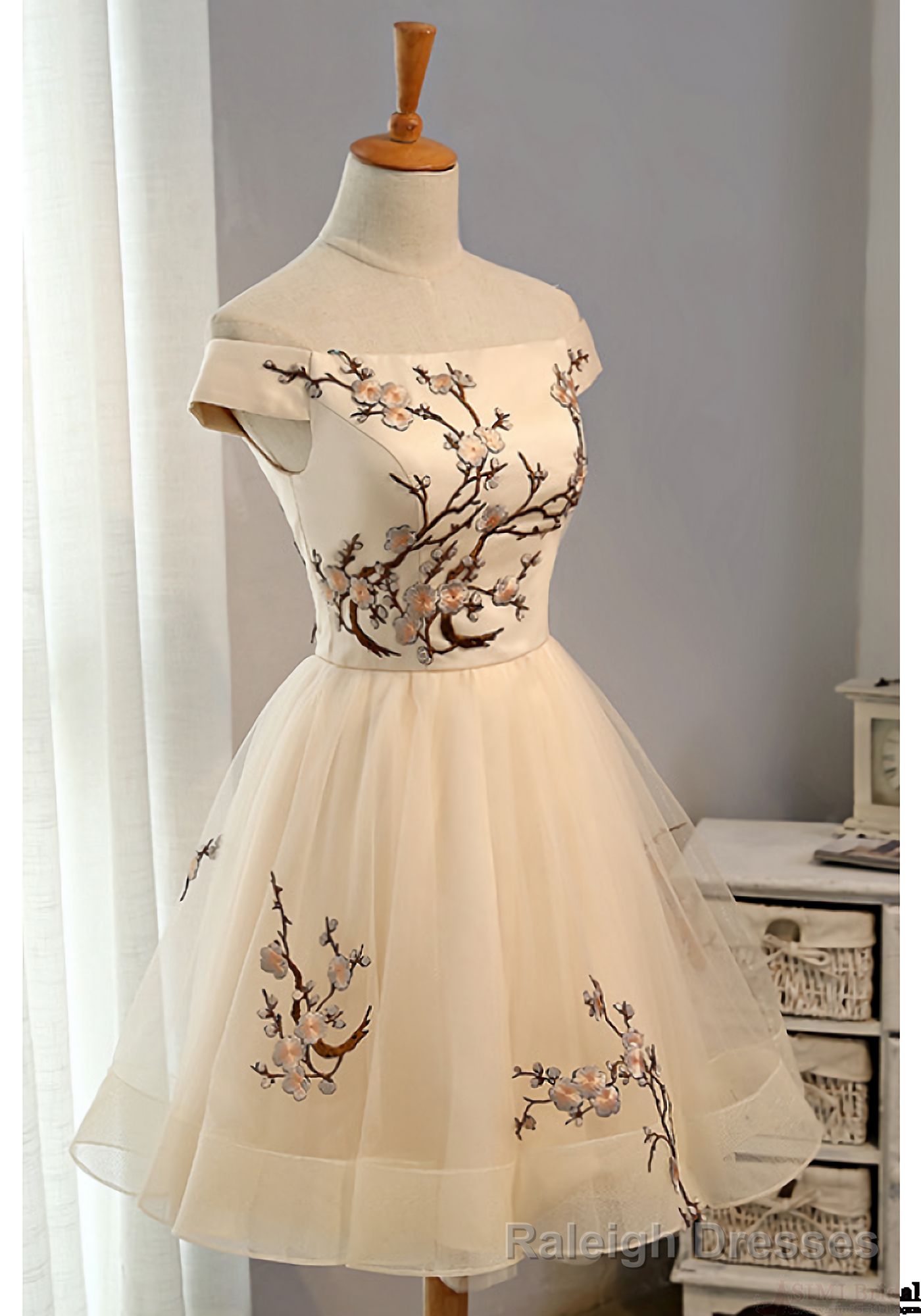 Cap Sleeves Embroidery Tulle Short A Line Prom Dresses Main image