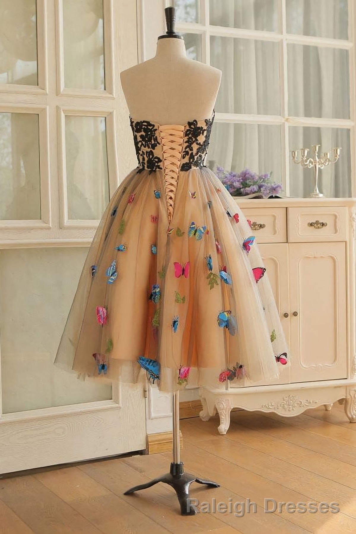 Chic Lace Sweetheart Champagne Homecoming Dresses Secondary image