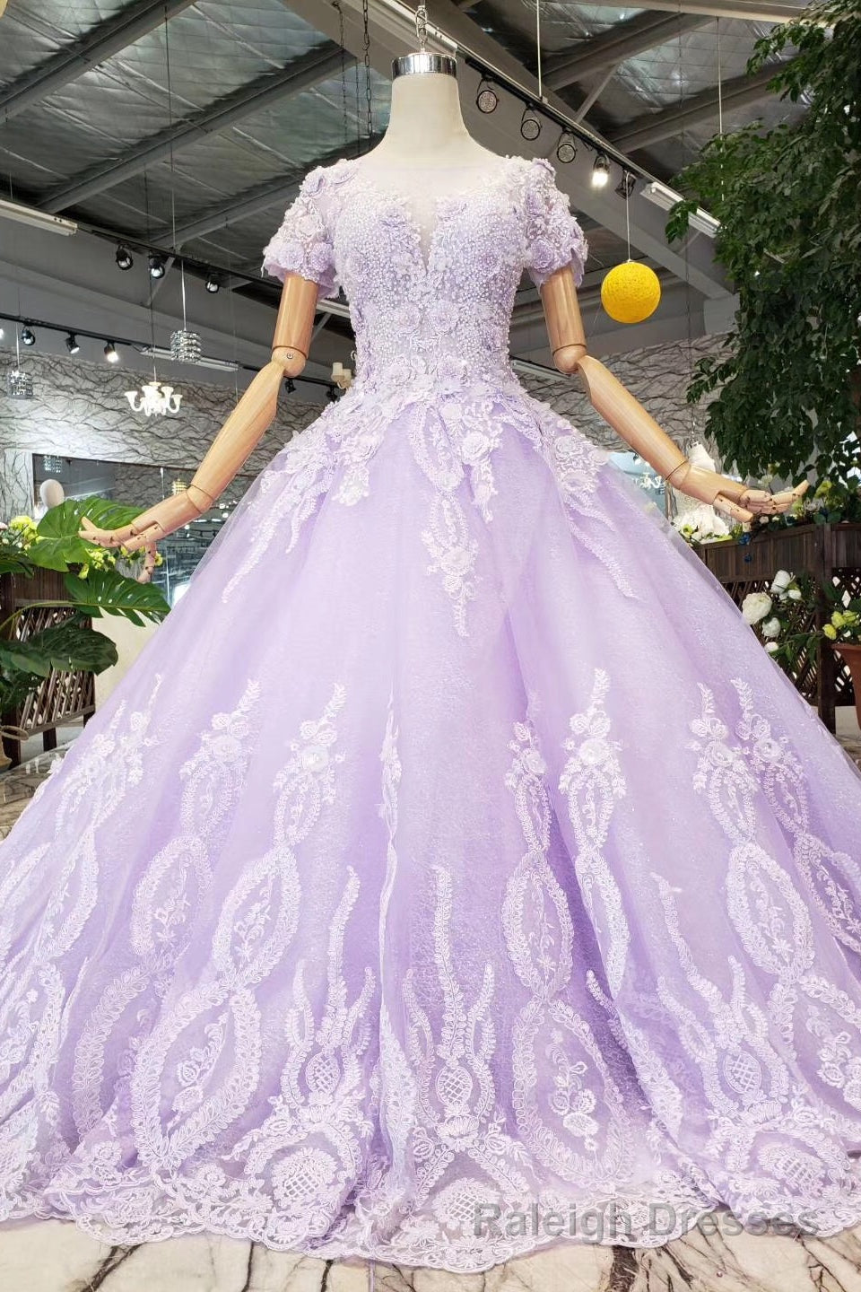 Quinceanera Dress Ball Gown Short Sleeves Beaded Prom Dresses With Appliques Main image