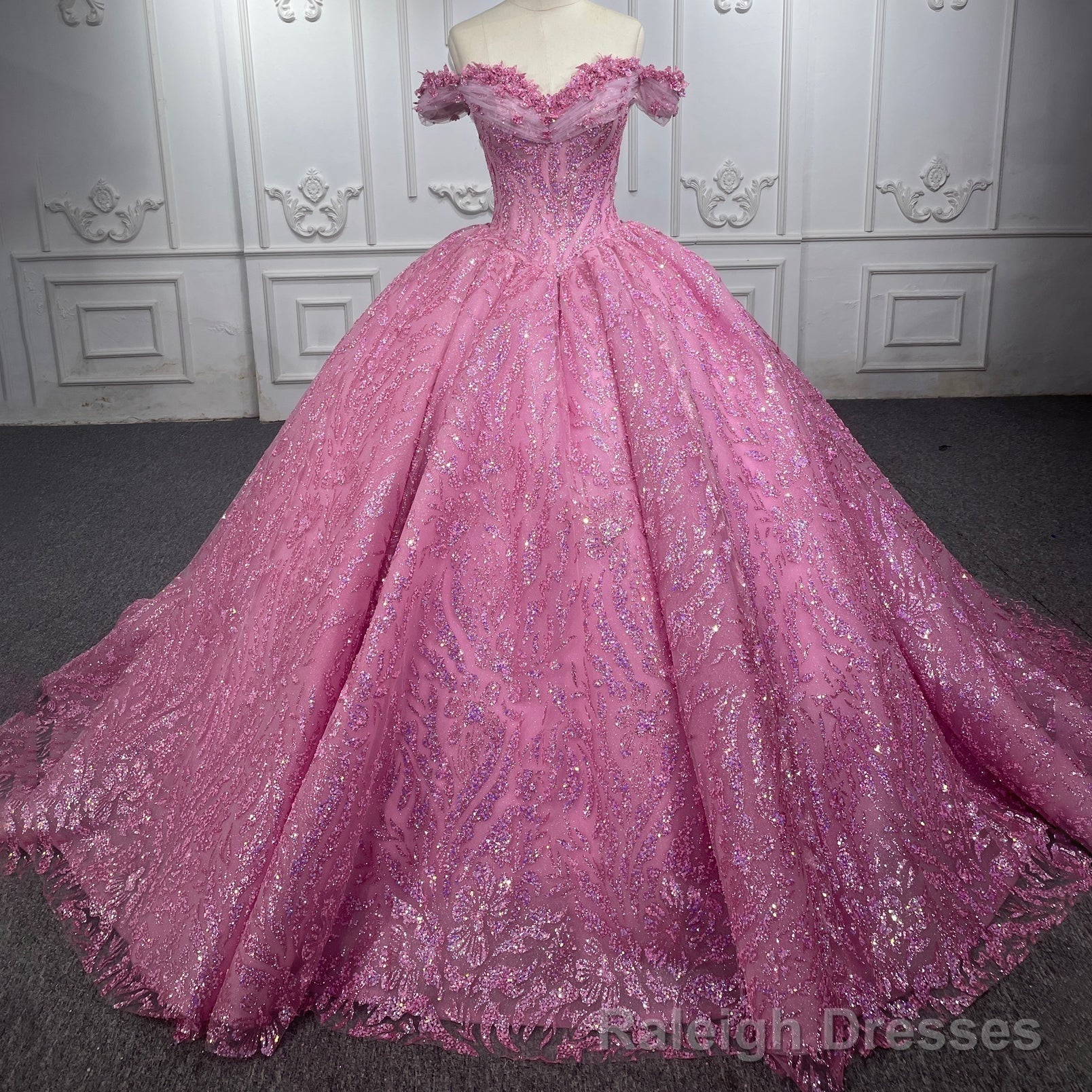 Quinceanera Dress Exquisite Quinceanera Dresses Ball Gown V-neck Sleeveless Prom Dresses
