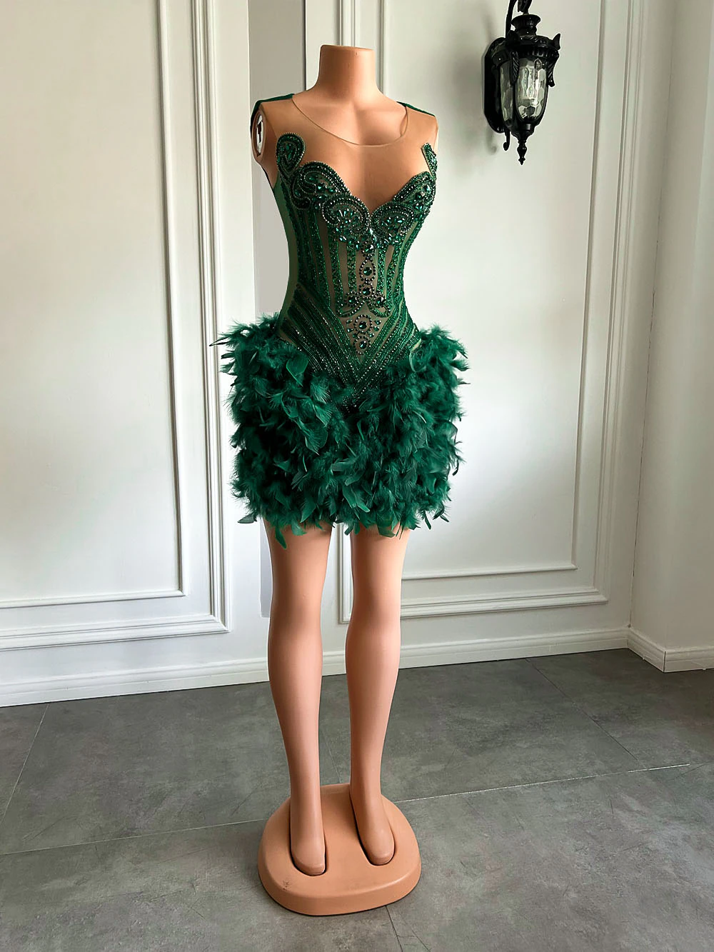 Real Luxury Black Girls Prom Occasion Birthday Prom Dress Emerald Green Feather Women Short Prom Dresses Secondary image