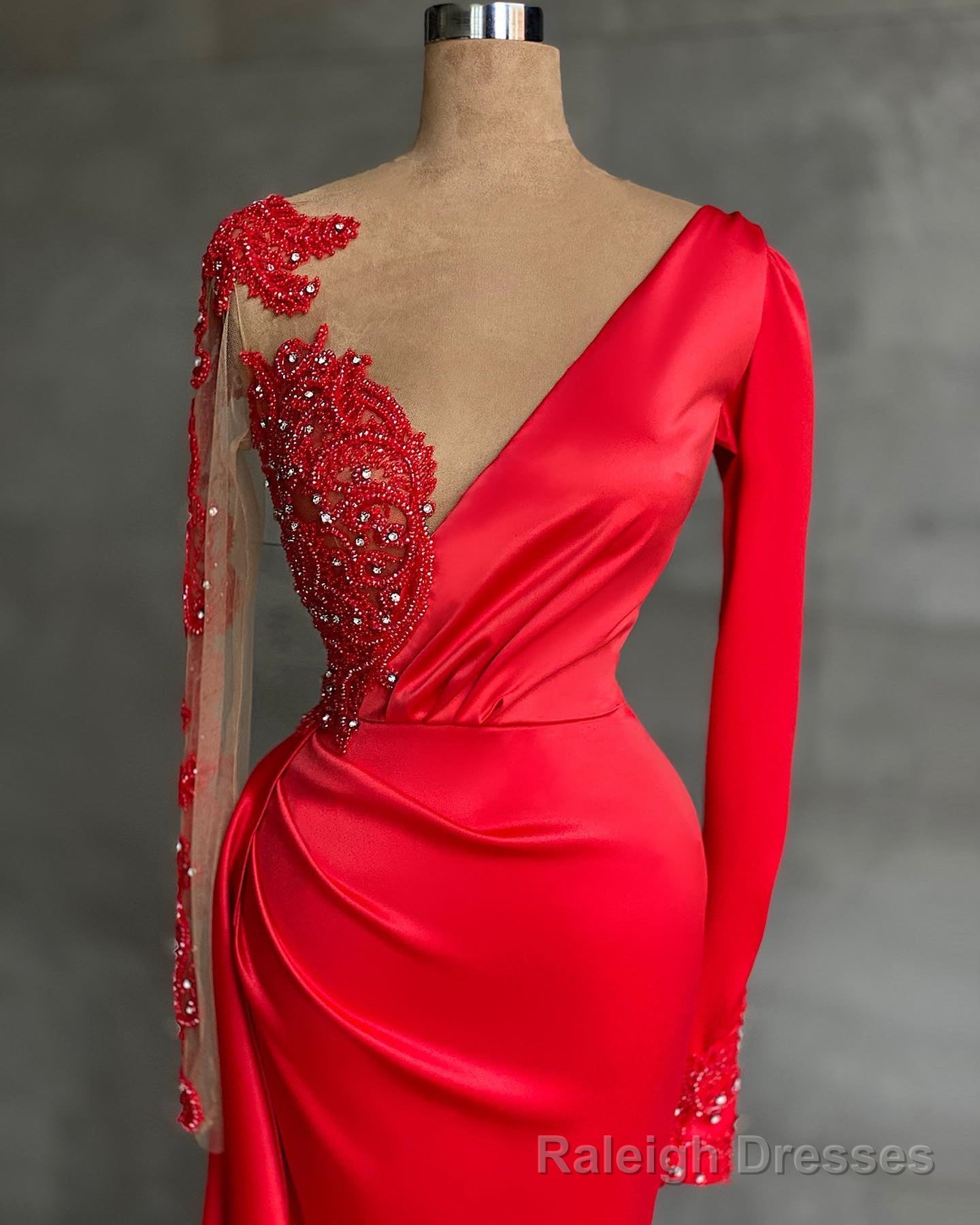 Red Long Sleeve V-Neck Mermaid Prom Dress Online With Beadings