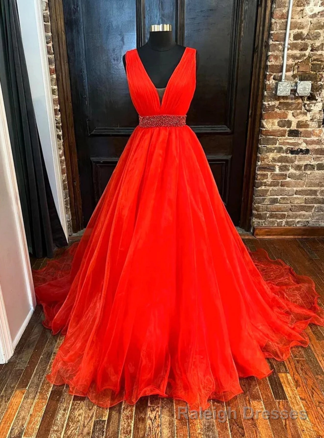 Red Tulle V-neck Beading Prom Dress Main image