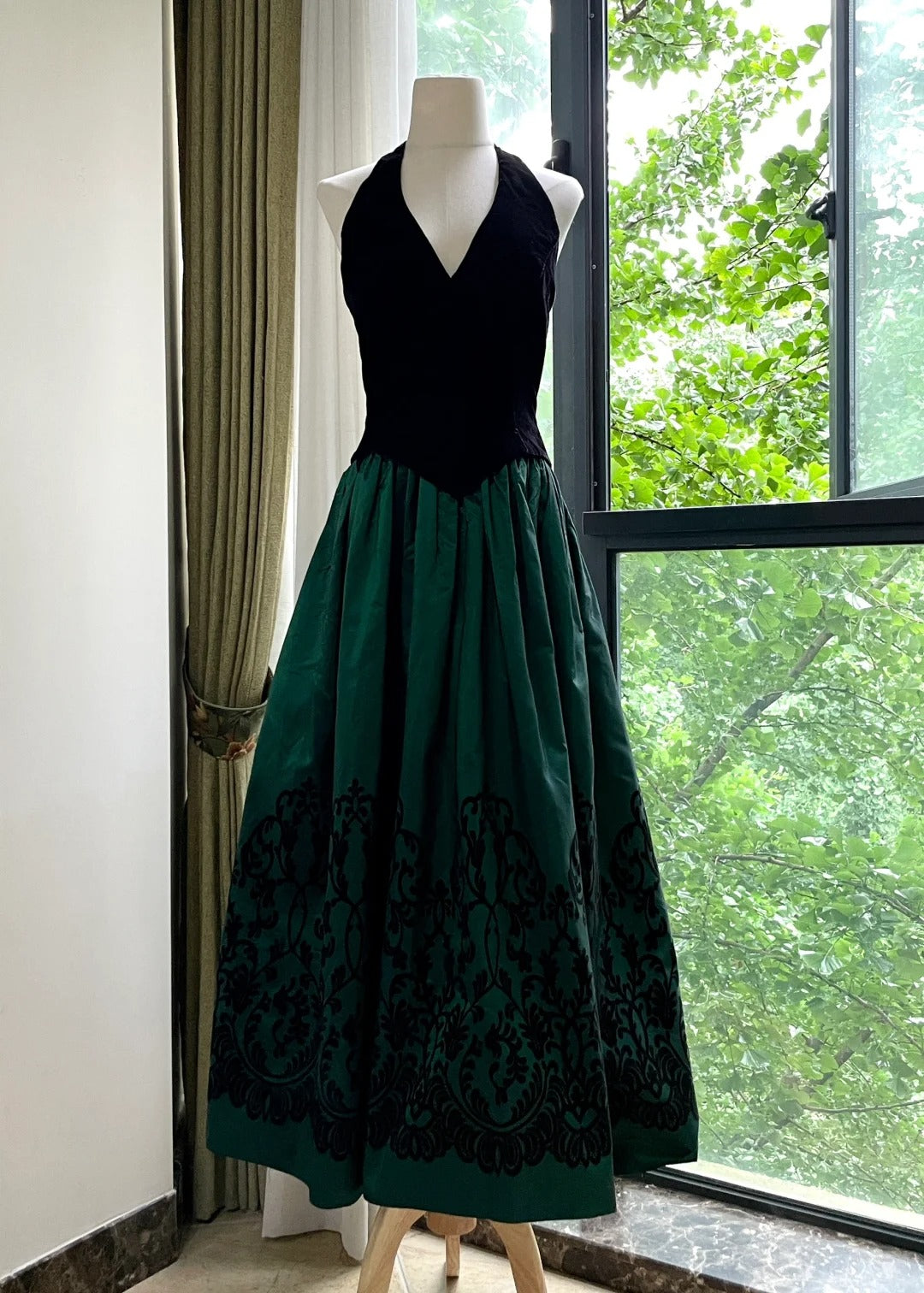 Retro Black And Green A-Line Halter Neck Velvet And Satin Formal Prom Dress
