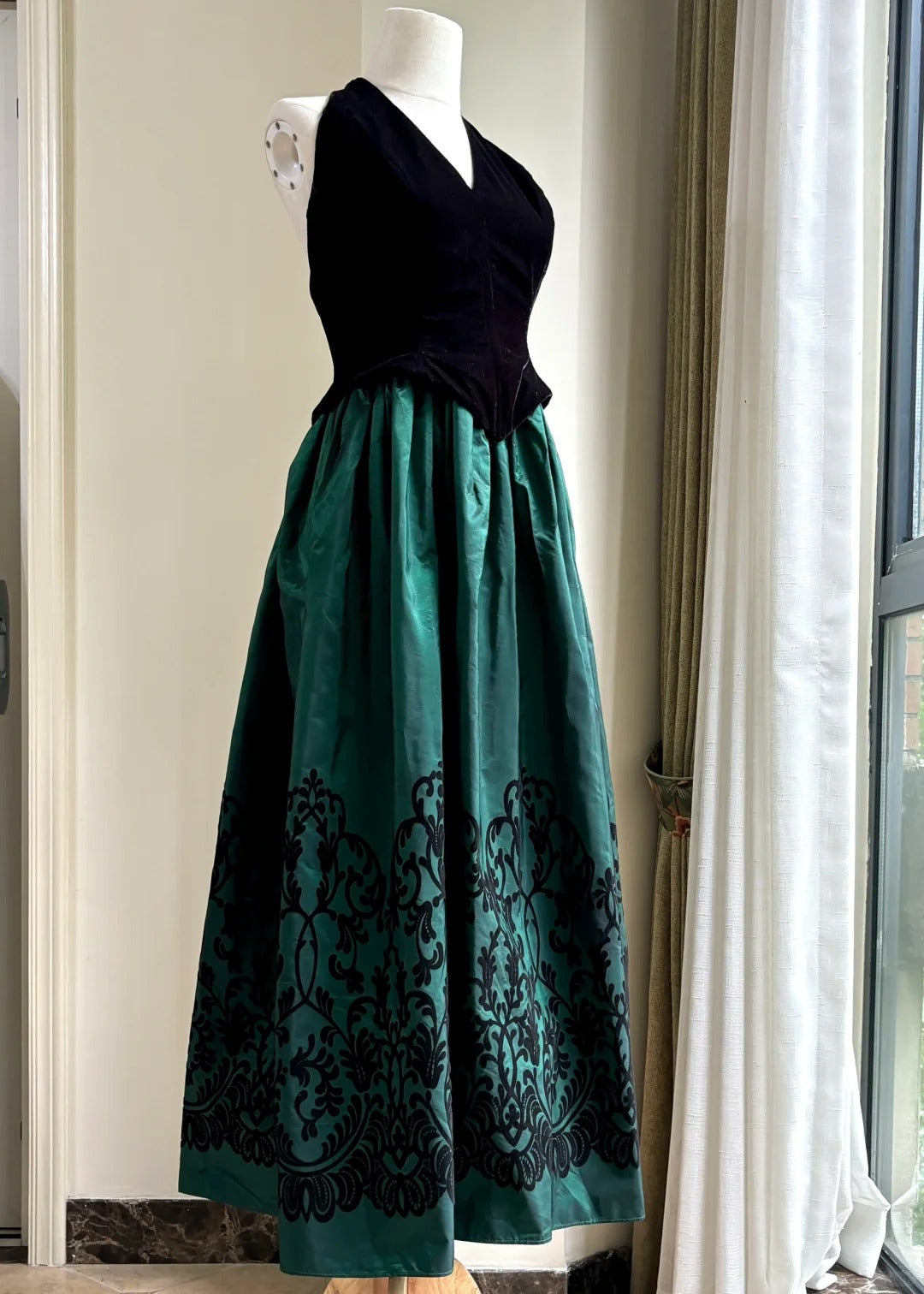 Retro Black And Green A-Line Halter Neck Velvet And Satin Formal Prom Dress