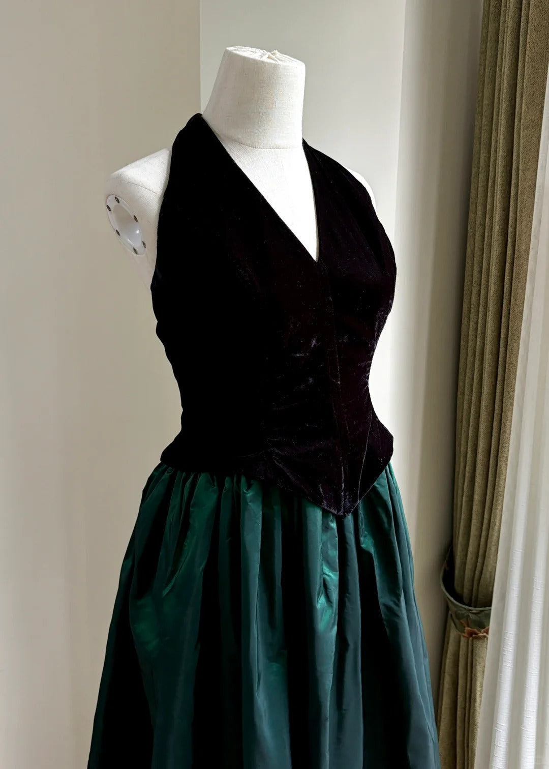 Retro Black And Green A-Line Halter Neck Velvet And Satin Formal Prom Dress