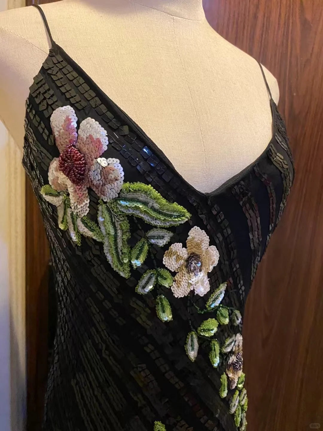 Retro Black Mermaid Deep V Halter Sequined Long Formal Prom Dress