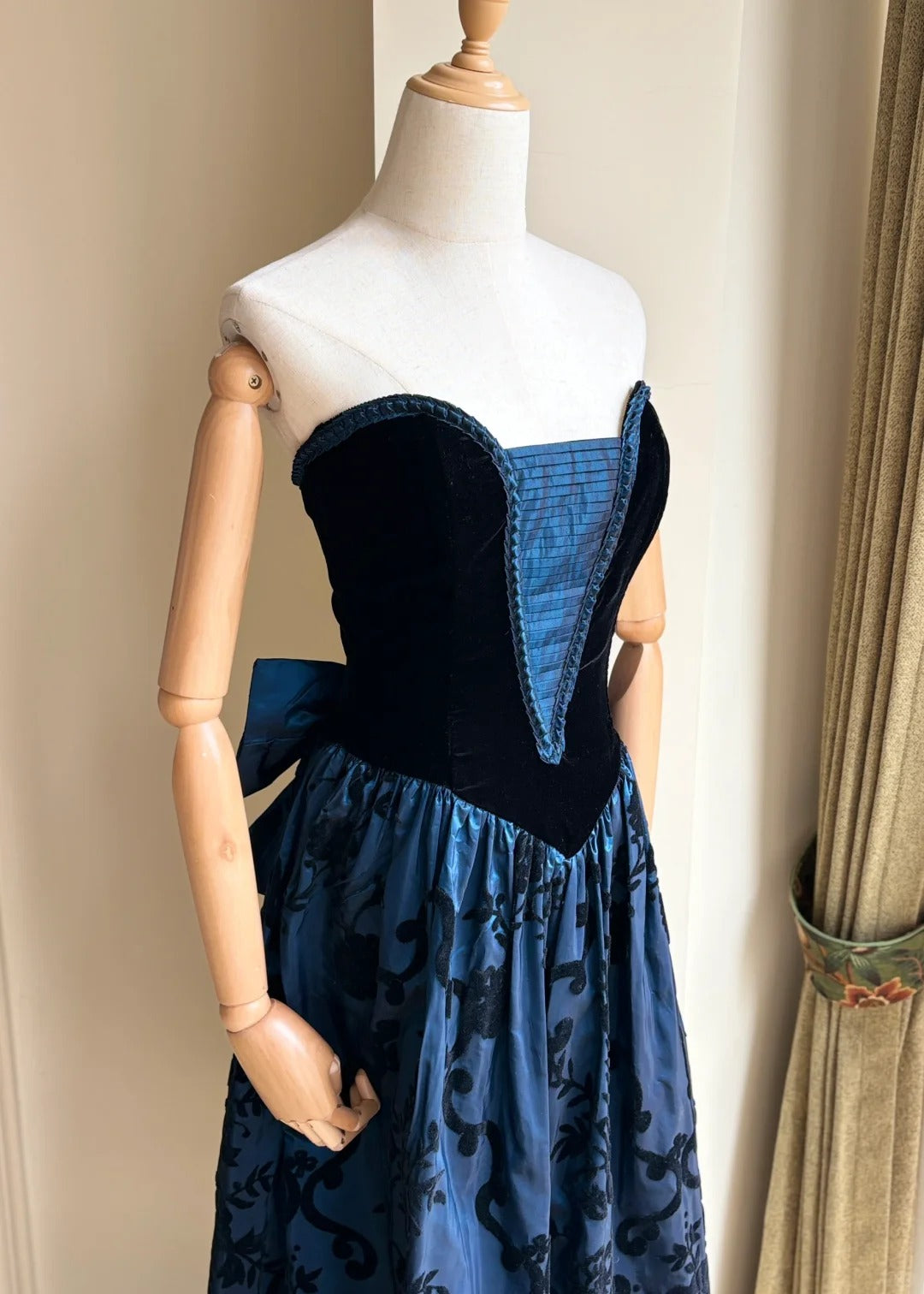 Retro Blue And Black A-Line Strapless Bow Jacquard Velvet Long Formal Prom Dress
