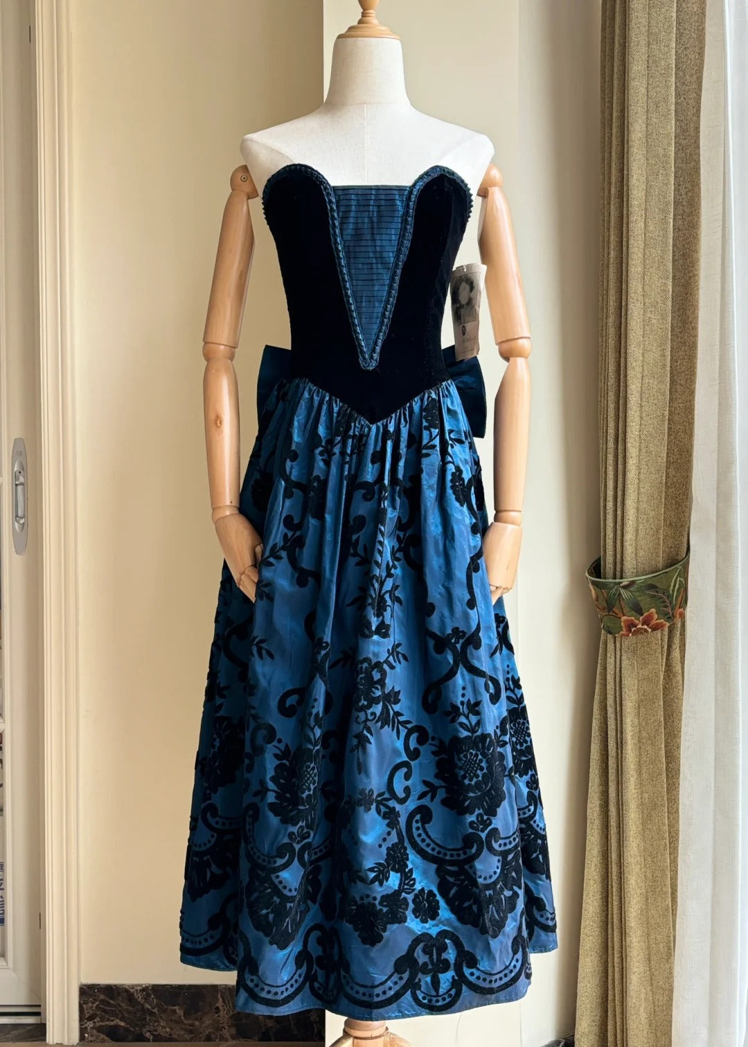 Retro Blue And Black A-Line Strapless Bow Jacquard Velvet Long Formal Prom Dress