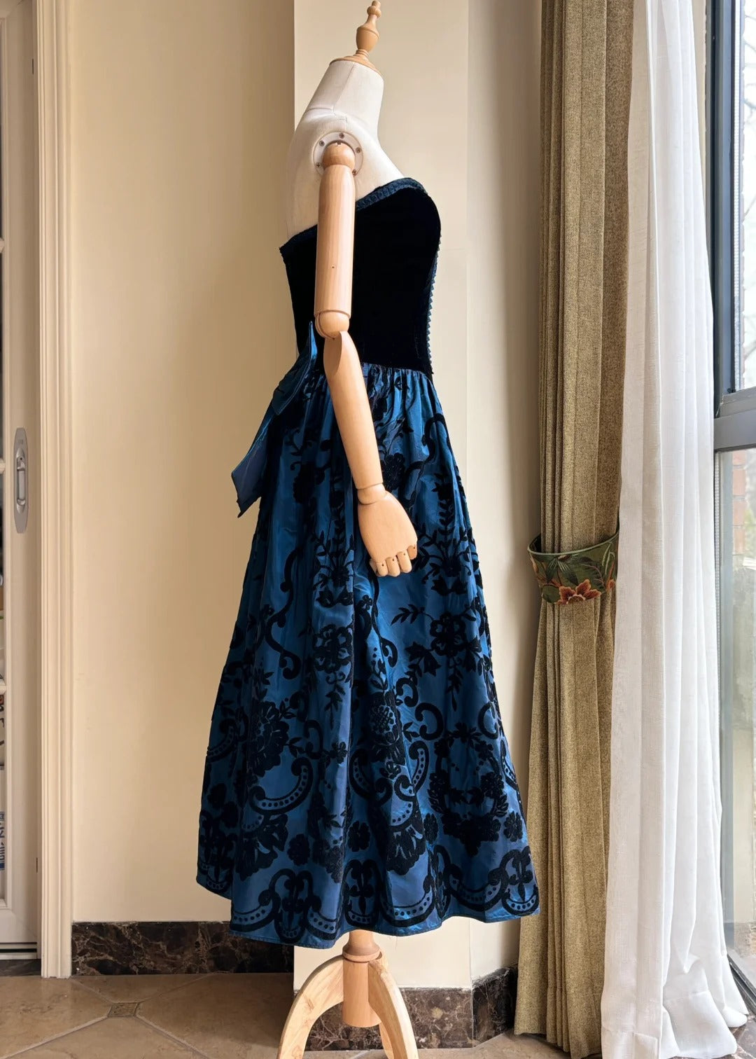 Retro Blue And Black A-Line Strapless Bow Jacquard Velvet Long Formal Prom Dress
