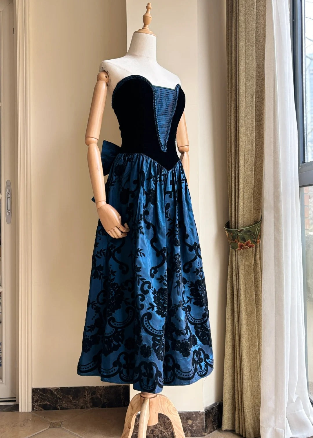 Retro Blue And Black A-Line Strapless Bow Jacquard Velvet Long Formal Prom Dress