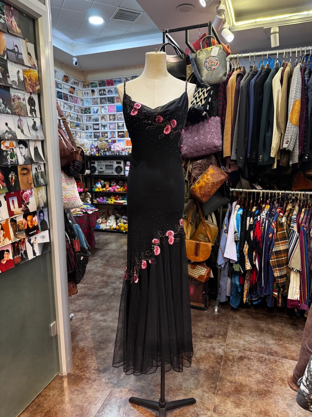 Retro Elegant Black Halter Neck Embroidered Chiffon Long Formal Prom Dress
