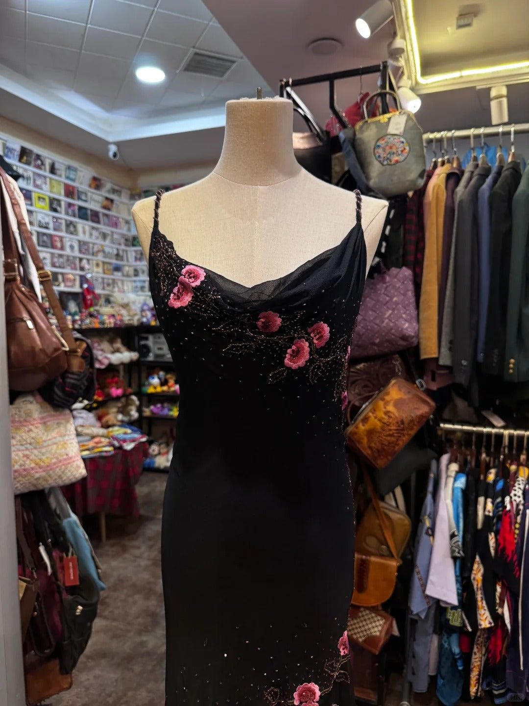 Retro Elegant Black Halter Neck Embroidered Chiffon Long Formal Prom Dress