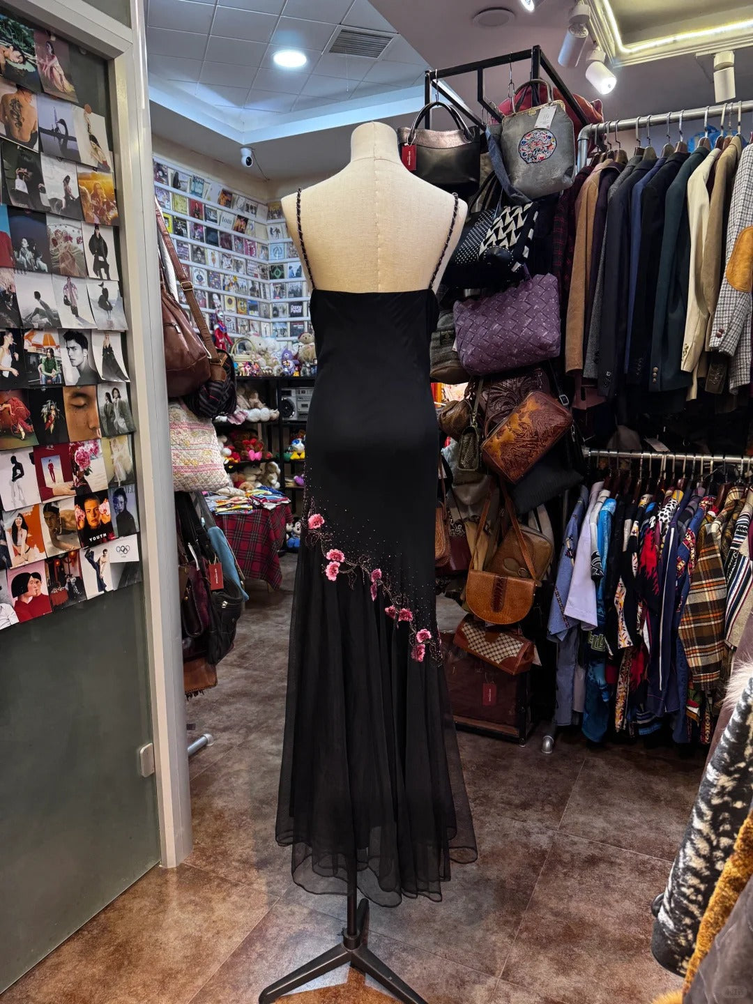 Retro Elegant Black Halter Neck Embroidered Chiffon Long Formal Prom Dress