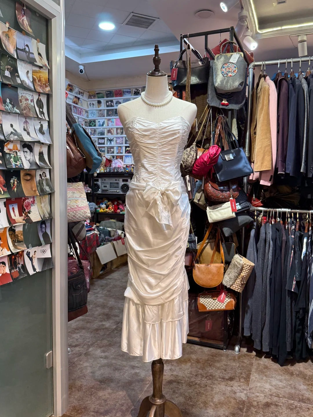 Retro Elegant White Mermaid Strapless Pleated Satin Long Formal Prom Dress Secondary image