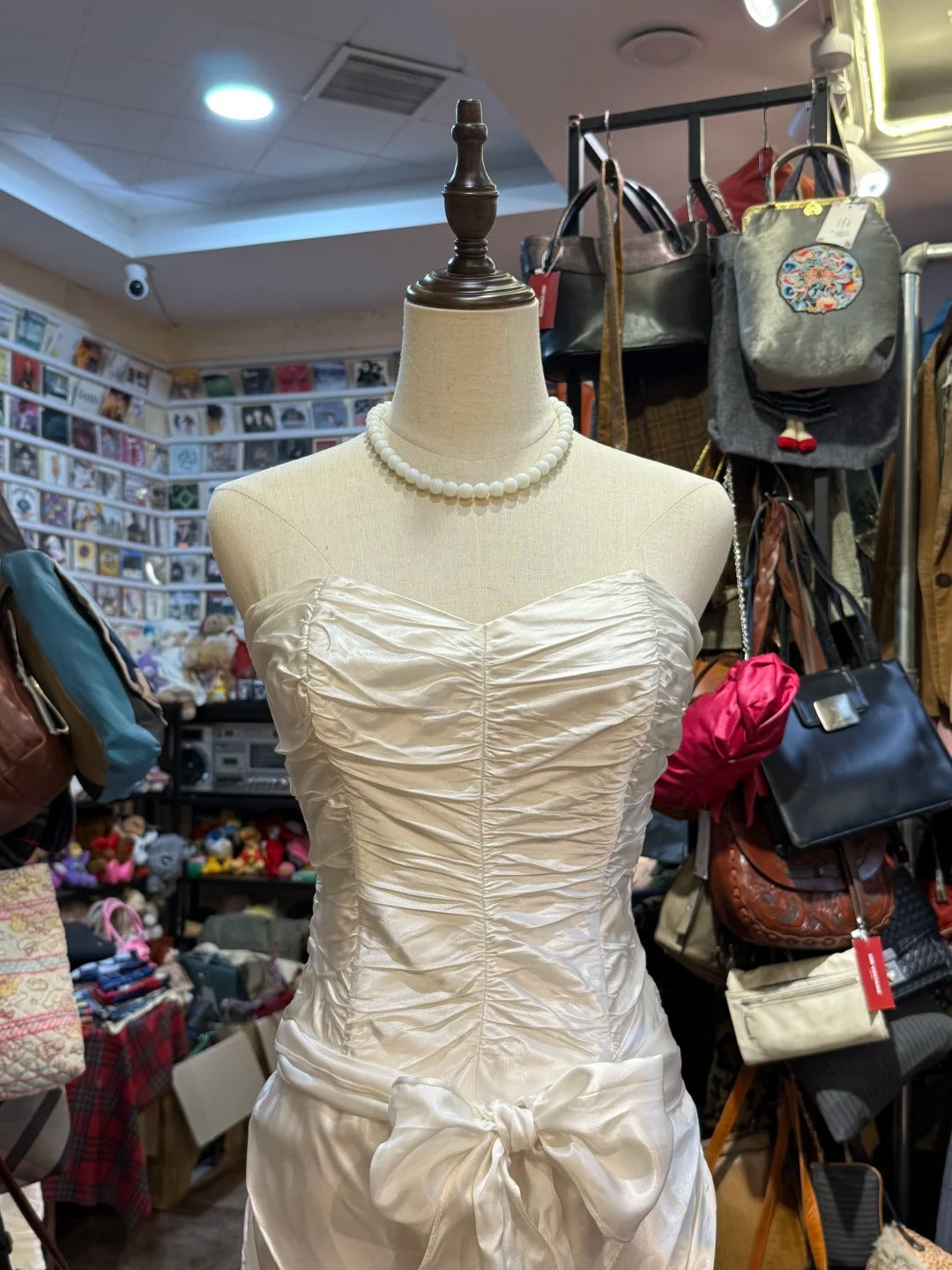 Retro Elegant White Mermaid Strapless Pleated Satin Long Formal Prom Dress