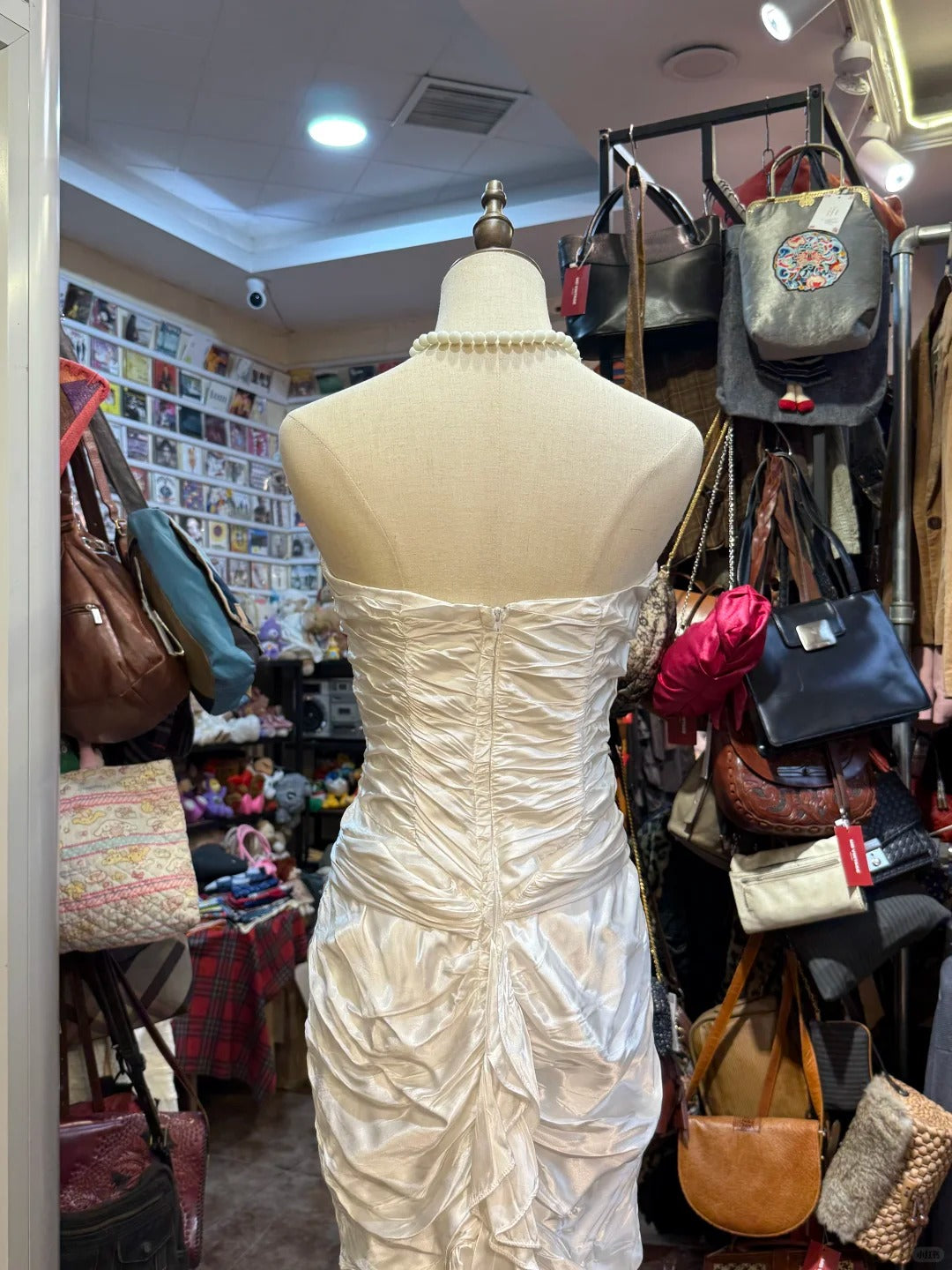 Retro Elegant White Mermaid Strapless Pleated Satin Long Formal Prom Dress