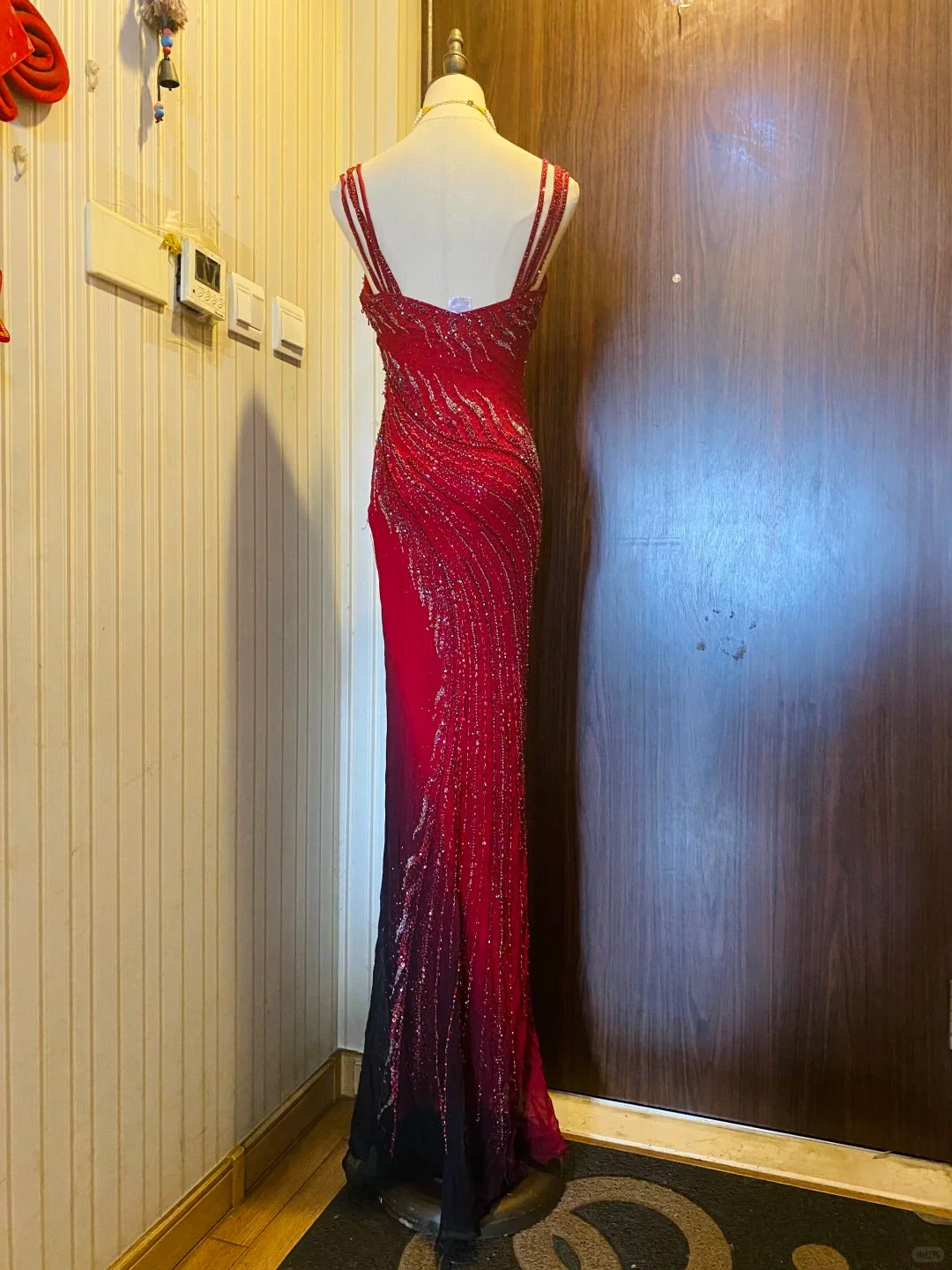 Retro Red And Black Gradient Mermaid V-Neck Halter Top Beaded Chiffon Long Formal Prom Dress