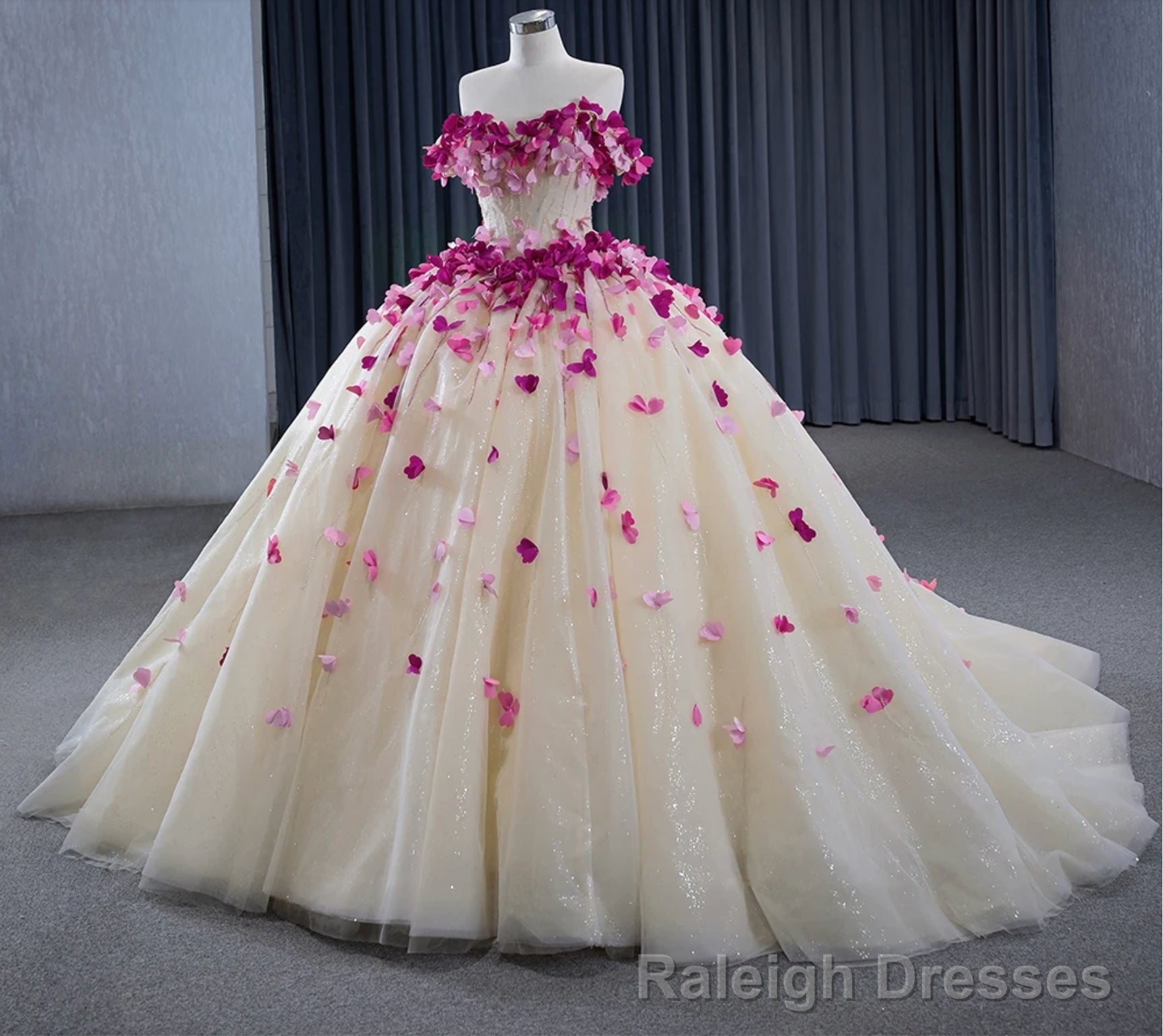 Romantic Heart  Off-the-Shoulder Tulle Quinceaera Dress