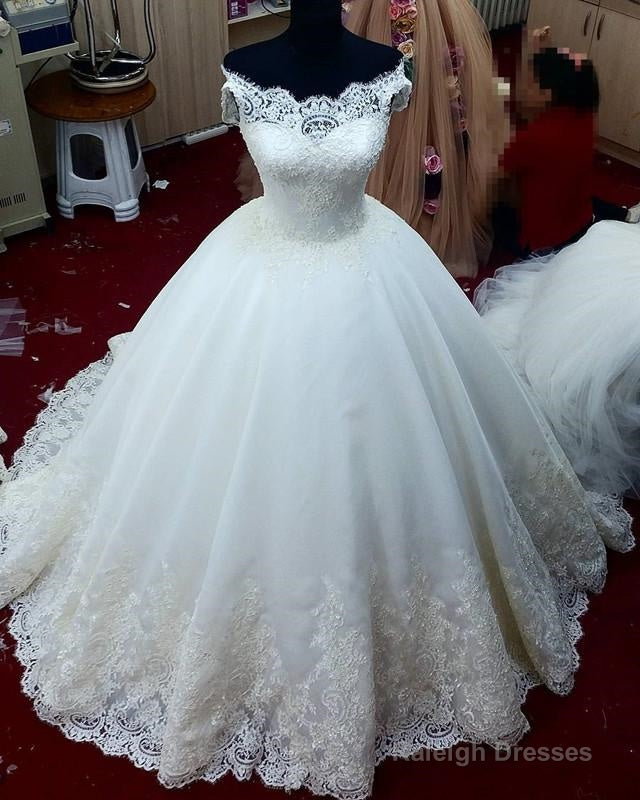 Romantic Lace V-Neck Off The Shoulder Ball Gowns Wedding Dress Main image