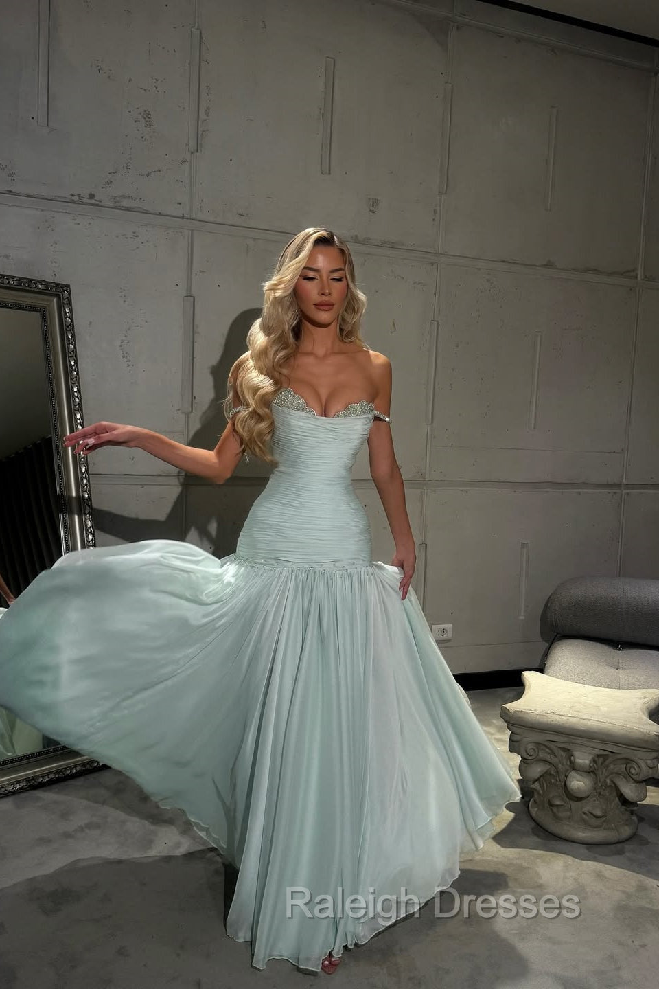 Romantic Off-The-Shoulder Chiffon Sleeveless Prom Dresses Beads Pleats With Zipper Main image