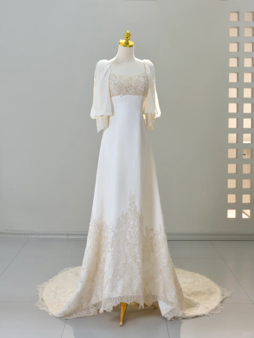 Romantic Wedding Gowns Bridal Dresses A-Line Square Neck Satin Wedding Dresses Ivory Wedding Dress Modest Wedding Gown