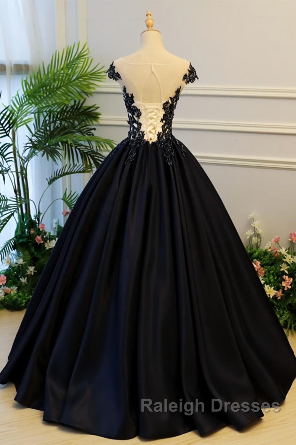 Round Neck Black Lace Floral Long Prom Dresses Black Lace Prom Dresses with Appliques Black Prom Dresses