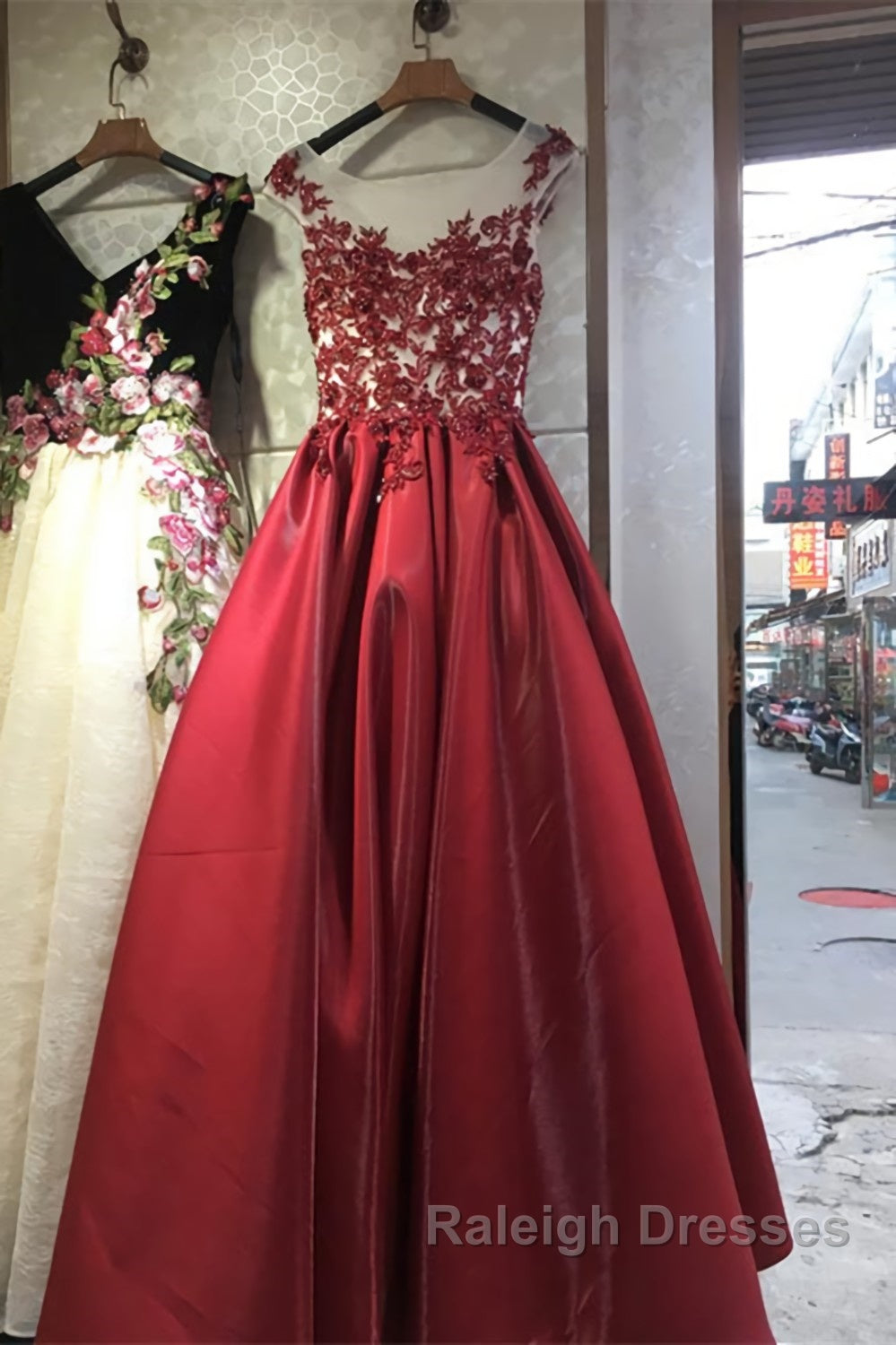 Round Neck Black Lace Floral Long Prom Dresses Black Lace Prom Dresses with Appliques Black Prom Dresses