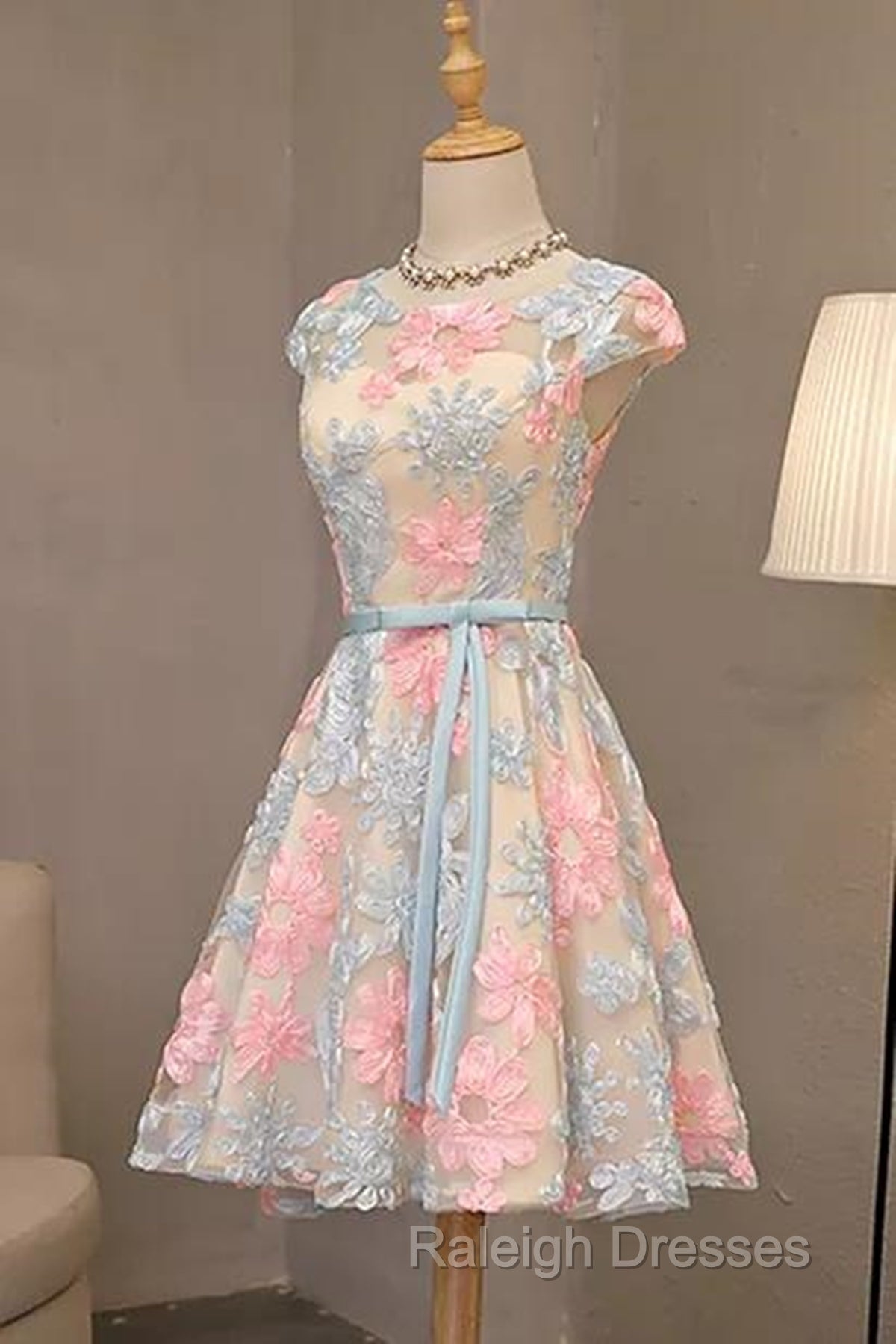 Round Neck Colorful Short Cap Sleeves Lace Prom Dress Short Colorful Lace Graduation Homecoming Dress Secondary image