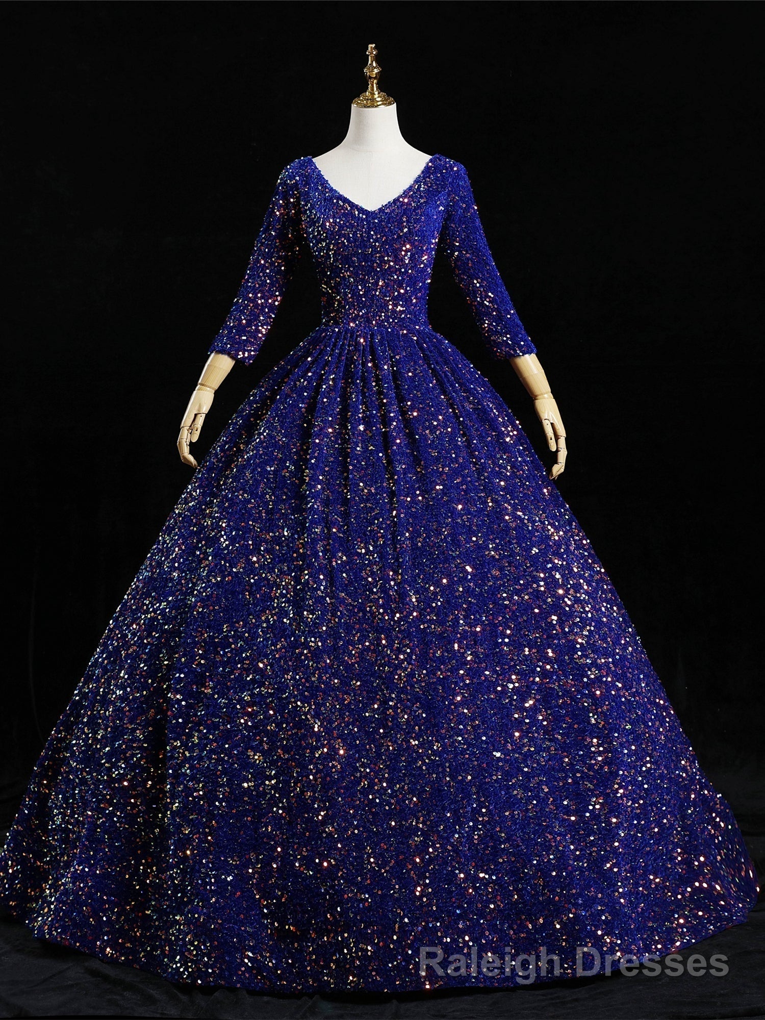 Royal Blue Sequins Long Sleeve V-neck Quinceanera Dress Main image