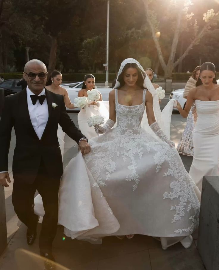 Rustic Wedding Dresses Ball Gowns Square Neck White Lace Tulle Long Wedding Dress Summer Brides Dresses Bridal Gown