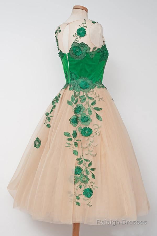 Scalloped-Edge Knee-Length Tulle Homecoming Dress With Lace Applique