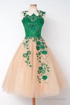 Scalloped-Edge Knee-Length Tulle Homecoming Dress With Lace Applique