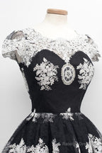 Scoop Black Homecoming Dresses Knee-Length White Lace Cap Sleeves