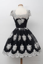 Scoop Black Homecoming Dresses Knee-Length White Lace Cap Sleeves