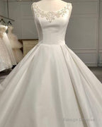 Scoop Neck Wedding Dresses Satin Ball Gowns With Embroidery