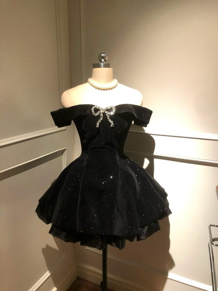 Ball Gowns Off The Shoulder Black Velvet Short Prom 8Th Grade Homecoming Dress Summer Middle School Hoco Dresses 6Th Grade Graduation Outfits