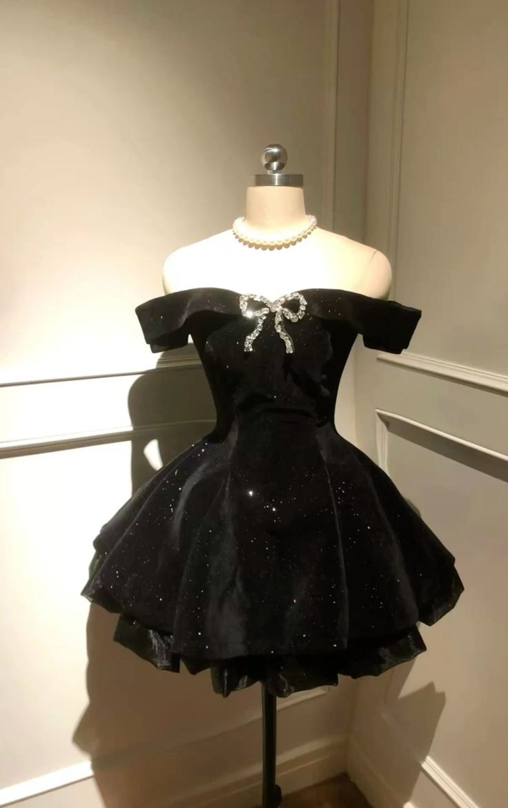 Ball Gowns Off The Shoulder Black Velvet Short Prom 8Th Grade Homecoming Dress Summer Middle School Hoco Dresses 6Th Grade Graduation Outfits