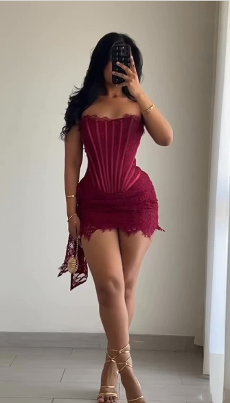 Burgundy Strapless Lace Sheath Short Cocktail Dresses Homecoming Dresses