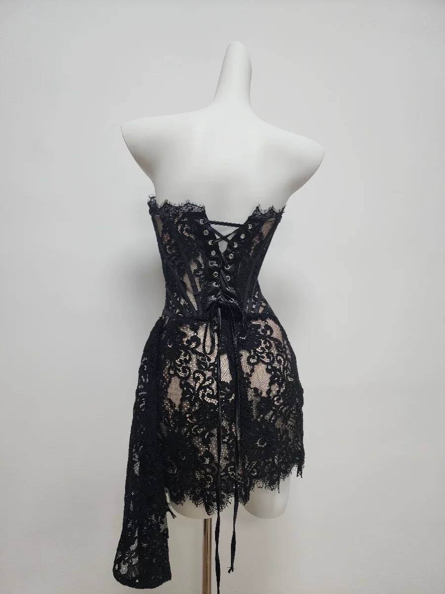 Burgundy Strapless Lace Sheath Short Cocktail Dresses Homecoming Dresses