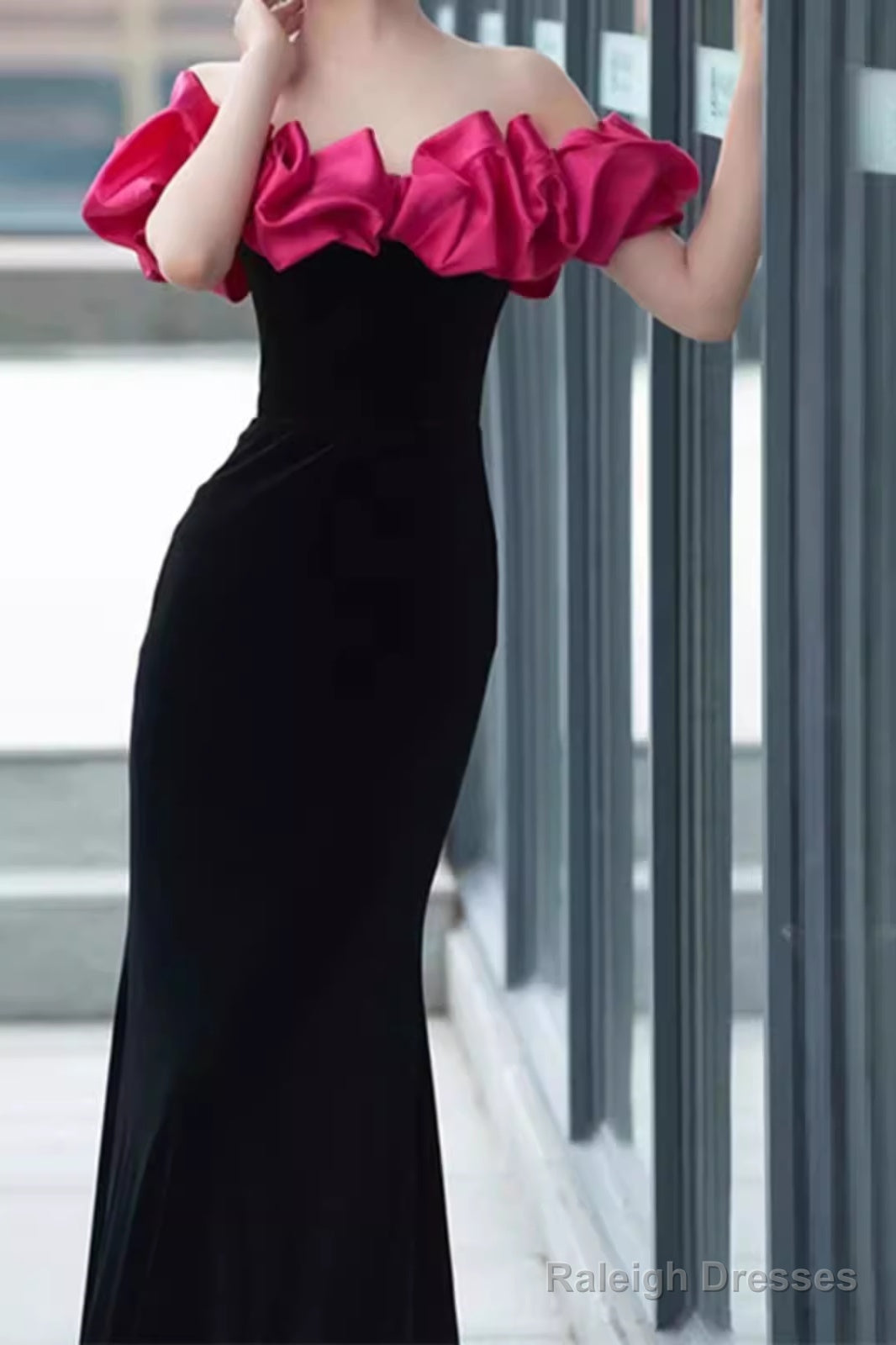 Sexy Mermaid Off The Shoulder Velvet Black Long Prom Dresses