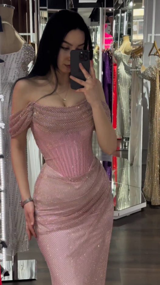 Off-Shoulder Sleeveless Mermaid Satin Long Prom Dress