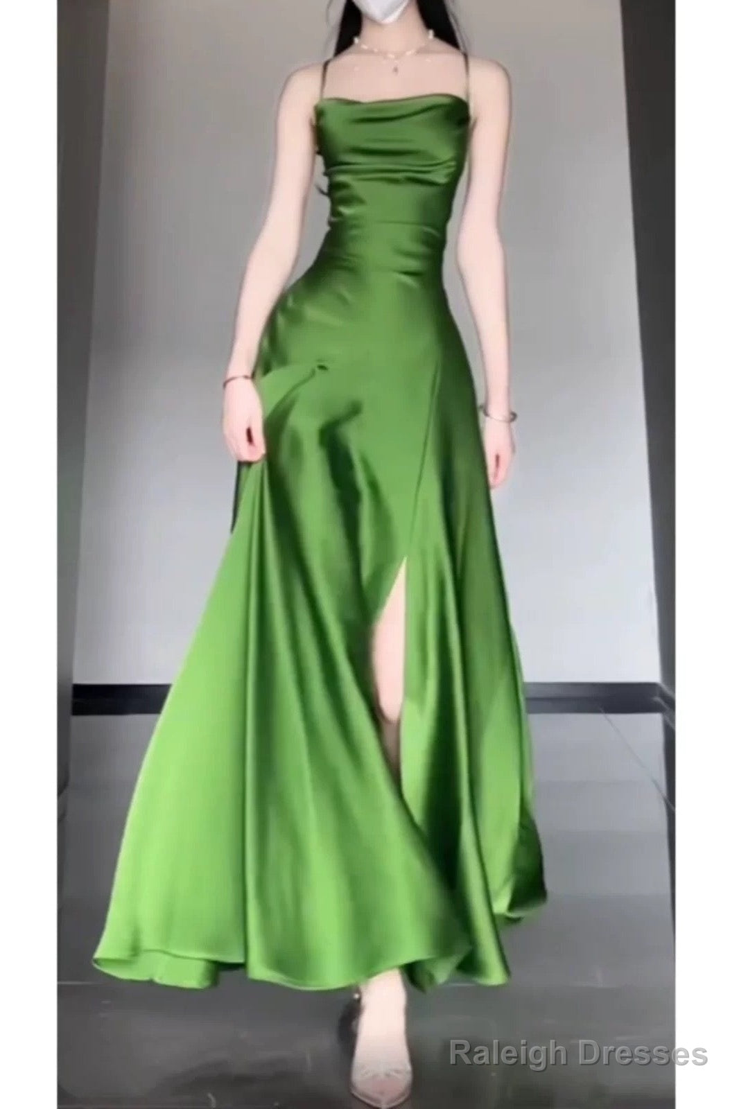 Sexy Sheath Spaghetti Straps Green Satin Beach Dress WomenS Vacation Dresses Secondary image
