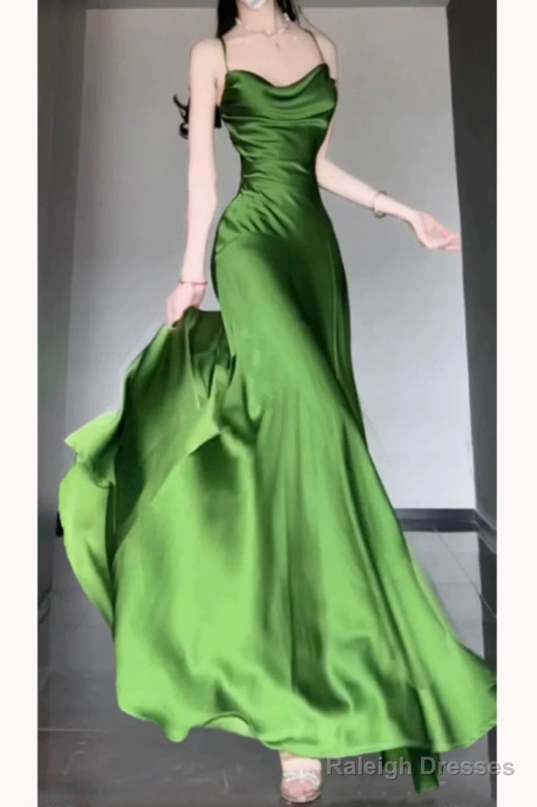 Sexy Sheath Spaghetti Straps Green Satin Beach Dress WomenS Vacation Dresses