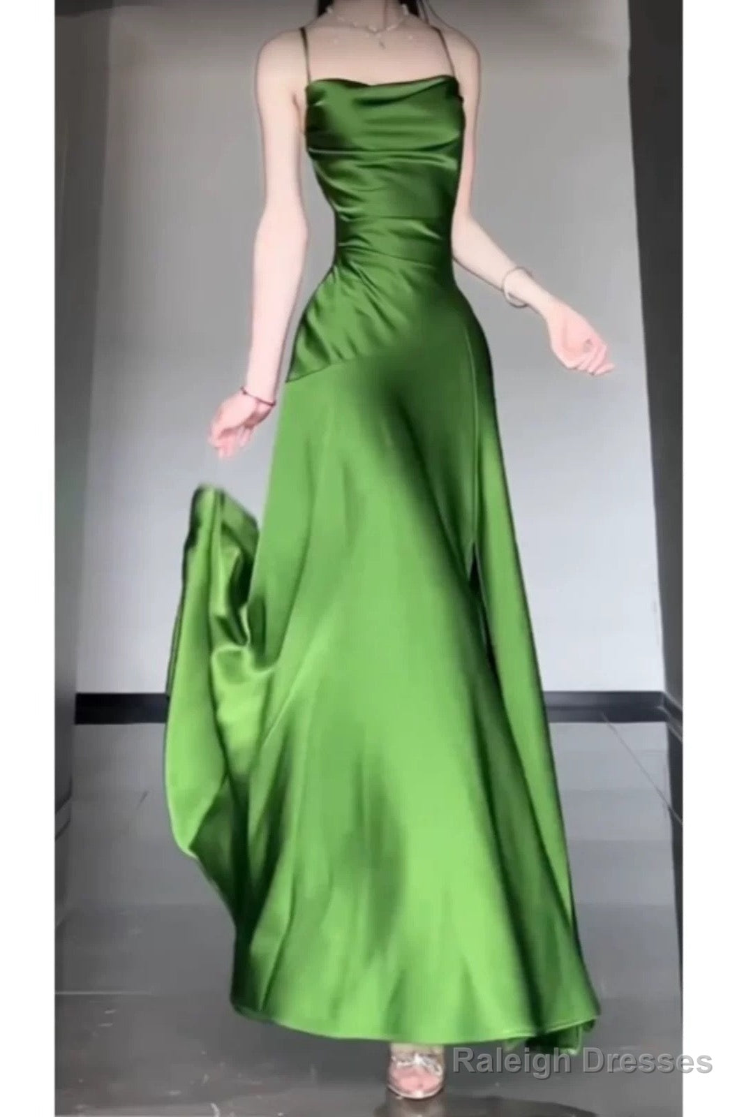 Sexy Sheath Spaghetti Straps Green Satin Beach Dress WomenS Vacation Dresses Main image