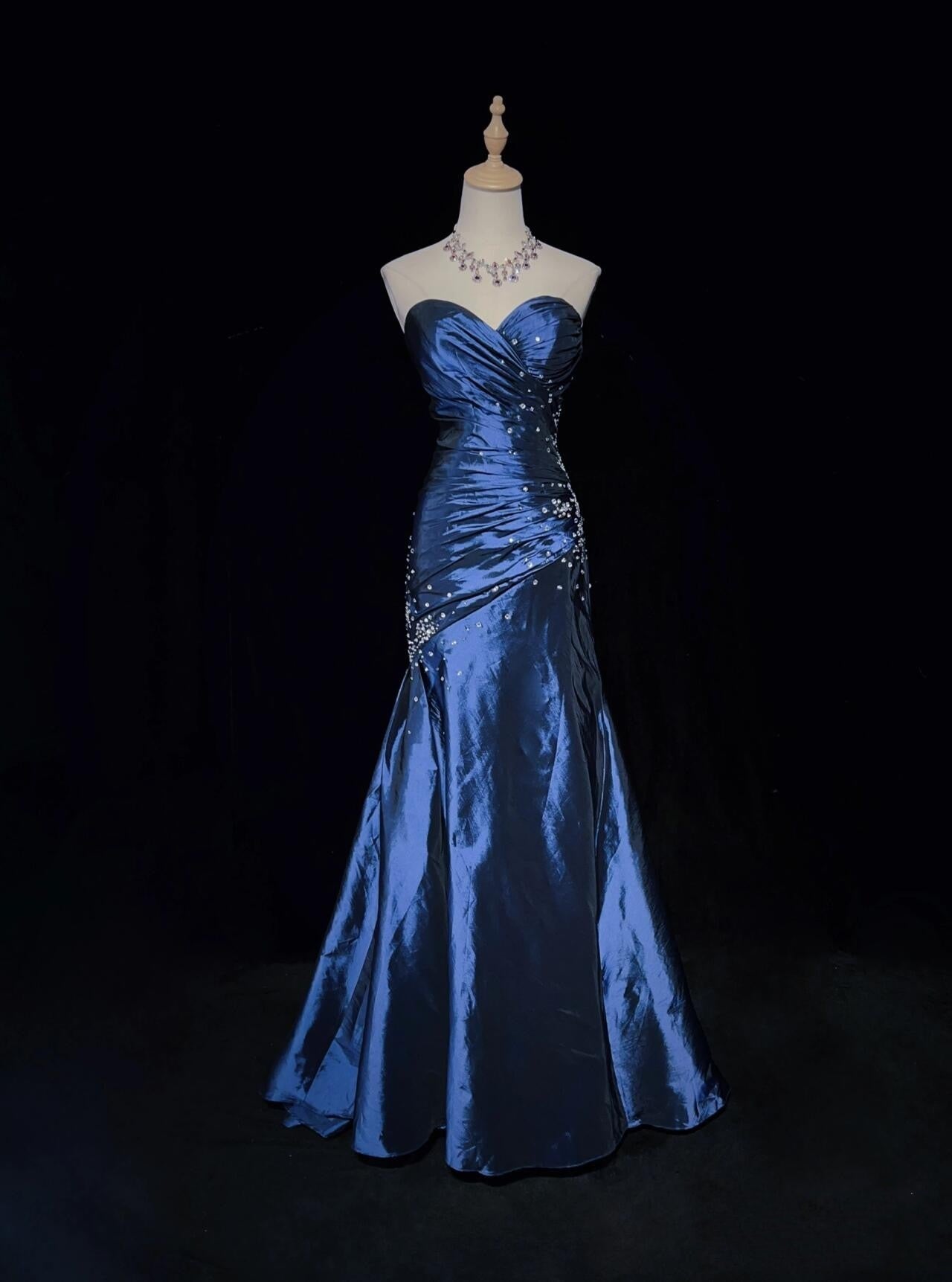 Sweetheart Sleeveless Mermaid Satin Long Navy Blue Prom Dress