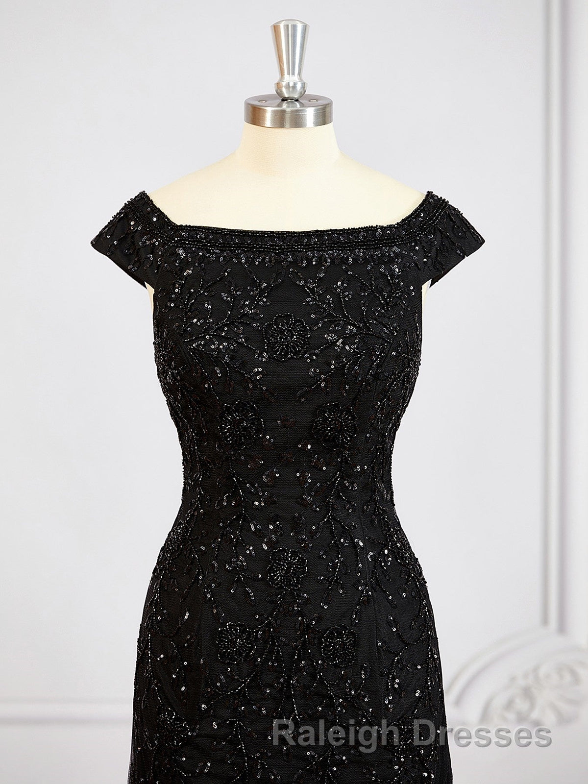 Sheath/Column Off-the-Shoulder Floor Length Tulle Mother of the Bride Dress With Beading