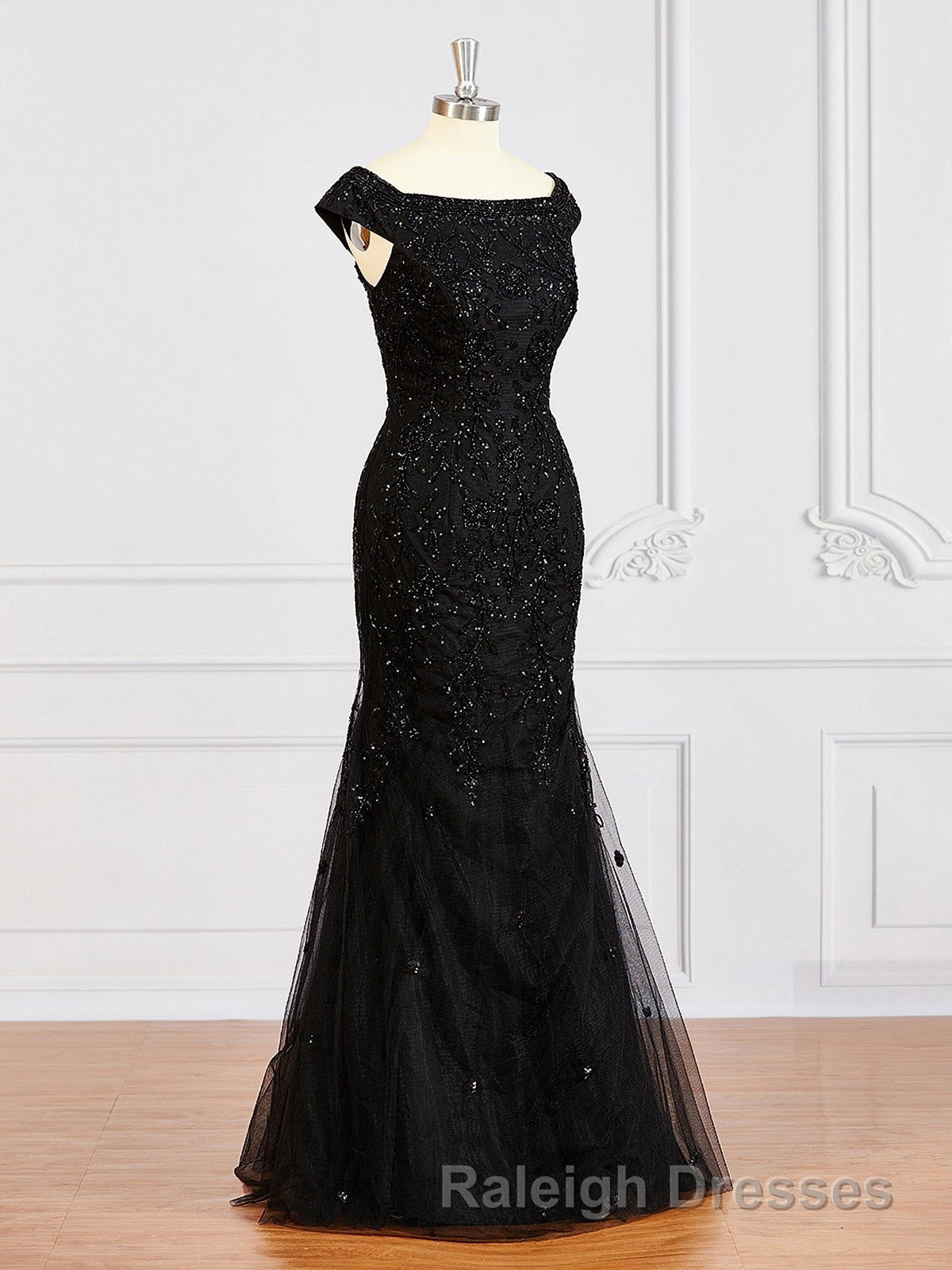 Sheath/Column Off-the-Shoulder Floor Length Tulle Mother of the Bride Dress With Beading