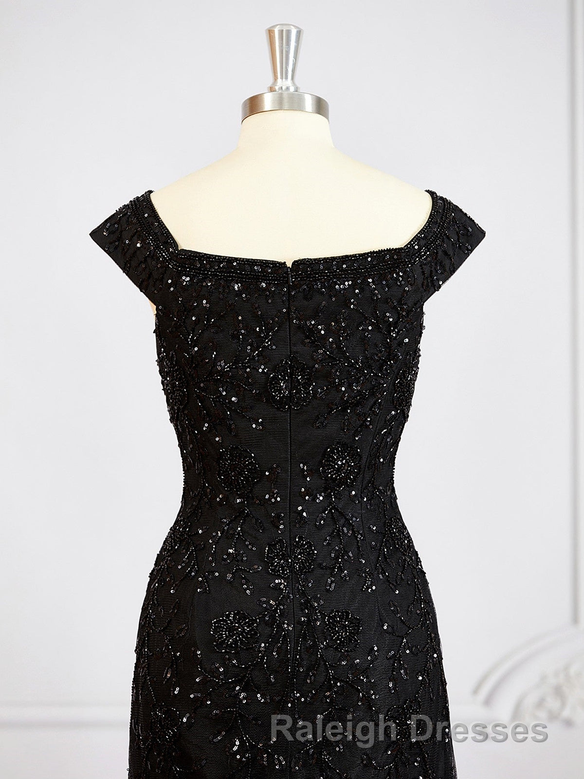 Sheath/Column Off-the-Shoulder Floor Length Tulle Mother of the Bride Dress With Beading