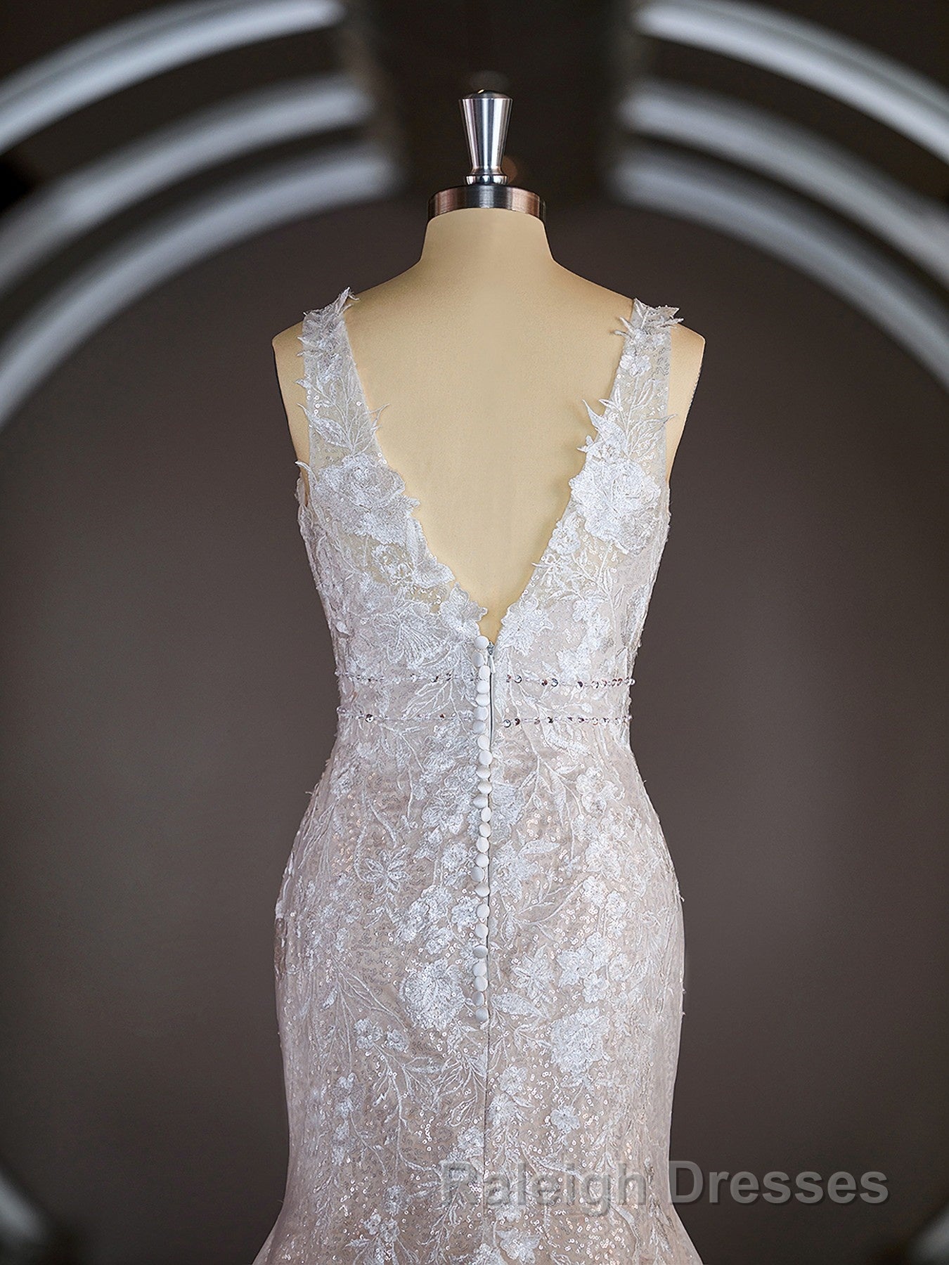 Sheath/Column Straps Sweep Train Lace Wedding Dresses with Appliques Lace